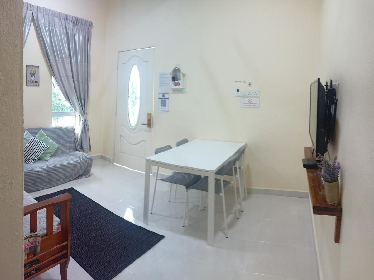 Topville Homestay Kangar Eksteriør billede